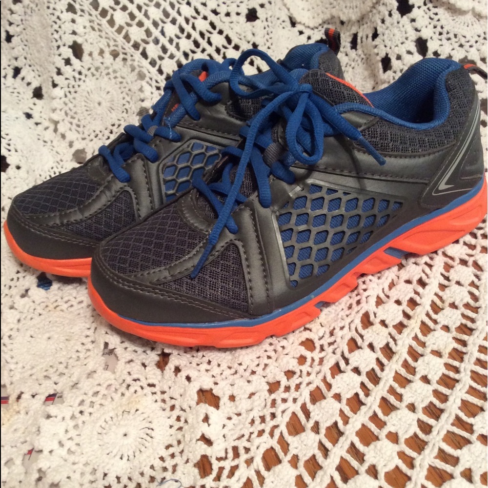 Starter black boys shoes Size 4